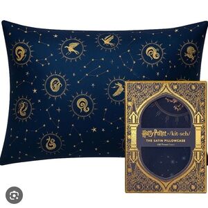 Kitsch & Harry Potter Satin Pillowcase with Gold and Blue Design